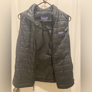 Women's size med. Nano Puffer Patagonia Vest (Black)